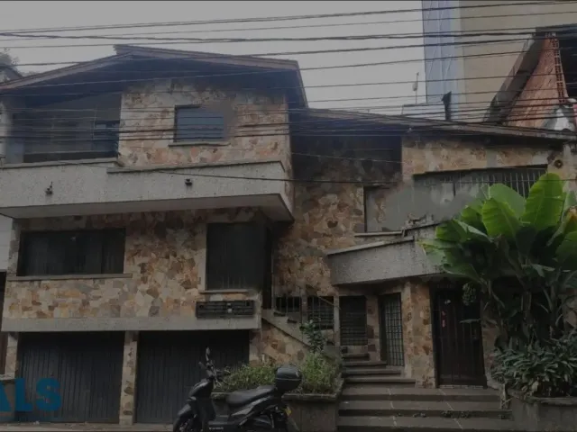 Casa en Medellín en Laureles