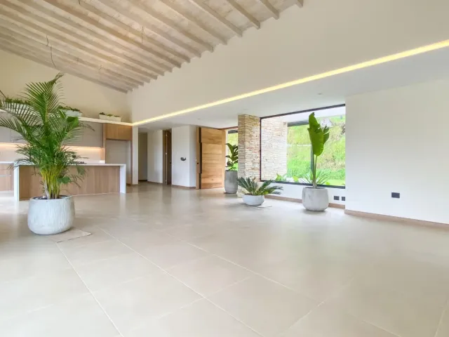 Beautiful Country House For Sale - Ríonegro, Very close to the Airport