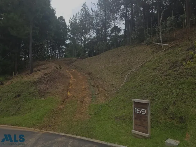 Lote Residencial en El Retiro en Corredor Don Diego