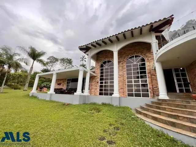 Casa en Medellín en Altos del Poblado