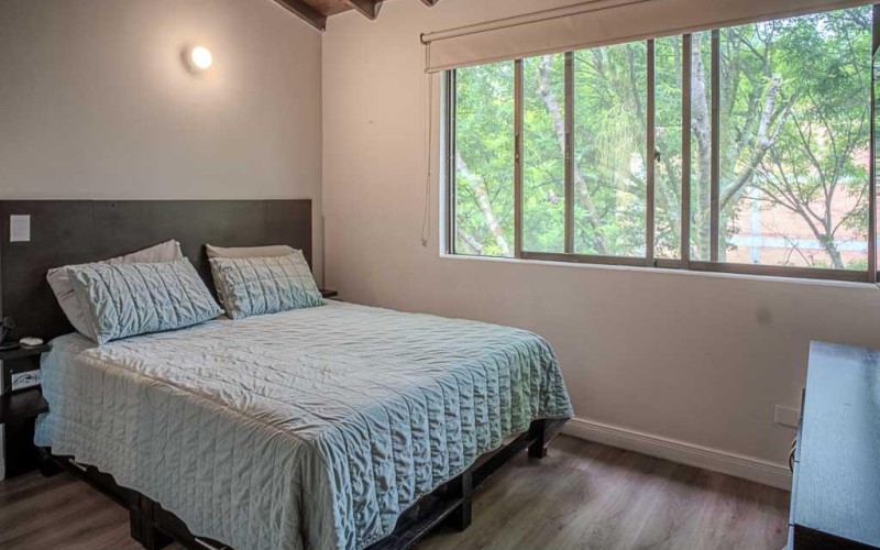 Charming Classic-Style Apartment for Sale in El Portal, Envigado – Prime Location Near Viva Envigado