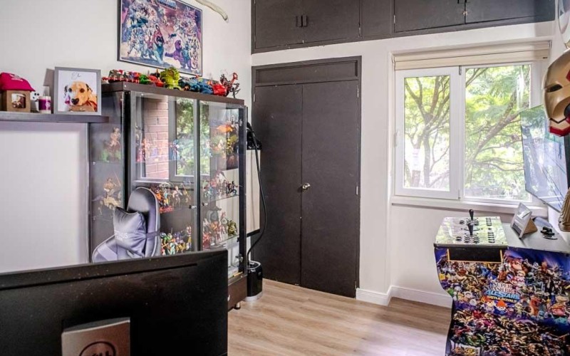 Charming Classic-Style Apartment for Sale in El Portal, Envigado – Prime Location Near Viva Envigado