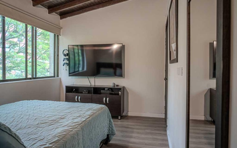 Charming Classic-Style Apartment for Sale in El Portal, Envigado – Prime Location Near Viva Envigado