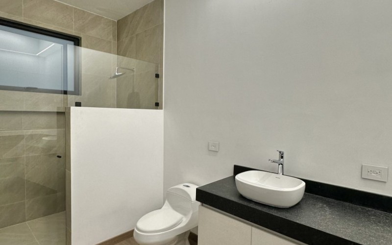 Luxury Home with 1,876 m² Lot in El Retiro – Tranquil Living Awaits