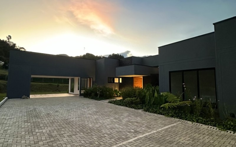 Luxury Home with 1,876 m² Lot in El Retiro – Tranquil Living Awaits