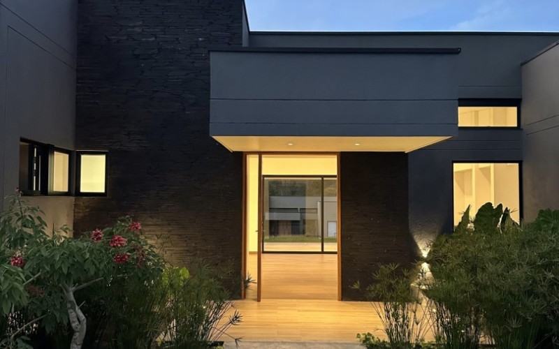 Luxury Home with 1,876 m² Lot in El Retiro – Tranquil Living Awaits