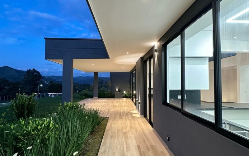 Luxury Home with 1,876 m² Lot in El Retiro – Tranquil Living Awaits