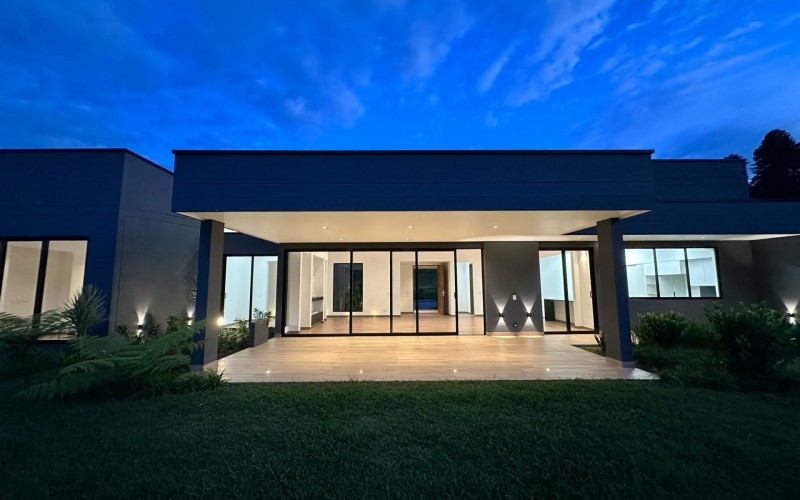 Luxury Home with 1,876 m² Lot in El Retiro – Tranquil Living Awaits