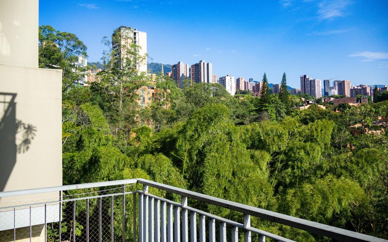 Semi-furnished Apartment Located in El Poblado Provenza