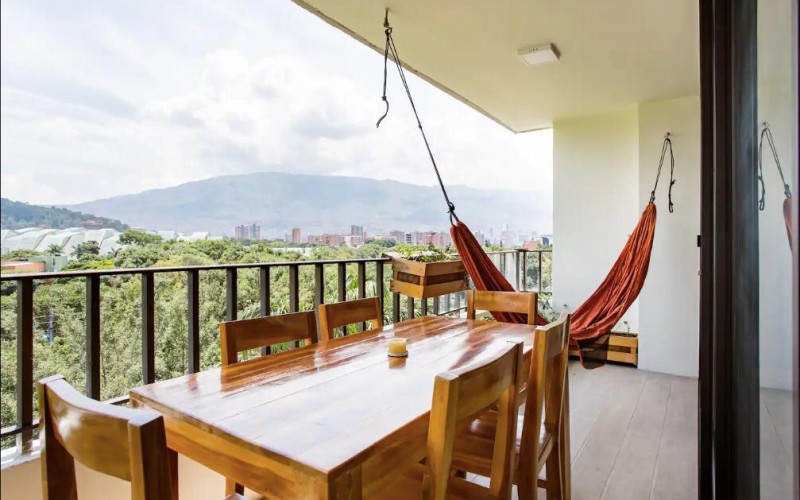 Fully Remodeled and Furnished Apartment with Private Balcony and Modern Amenities in Laureles