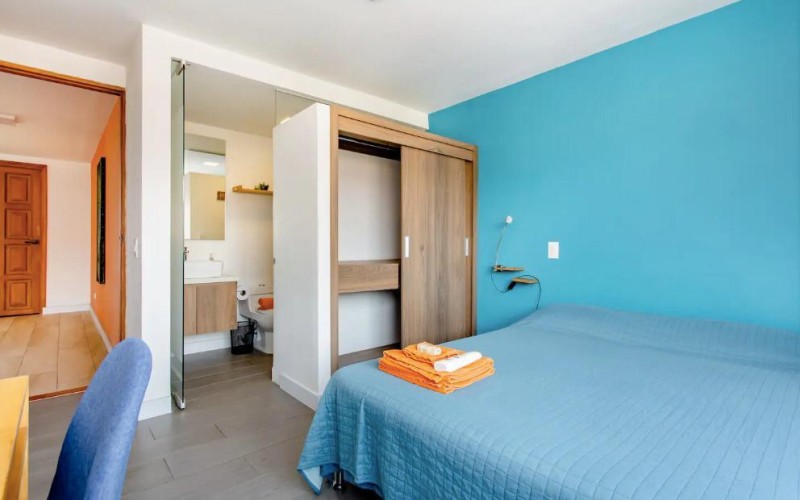 Fully Remodeled and Furnished Apartment with Private Balcony and Modern Amenities in Laureles