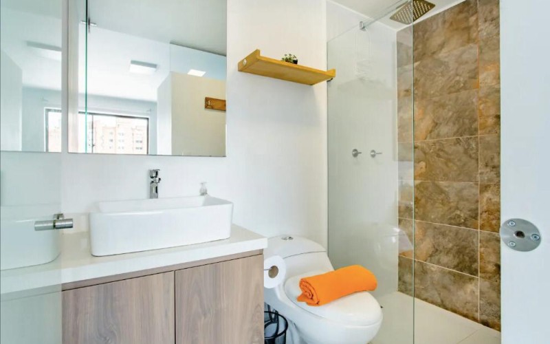 Fully Remodeled and Furnished Apartment with Private Balcony and Modern Amenities in Laureles