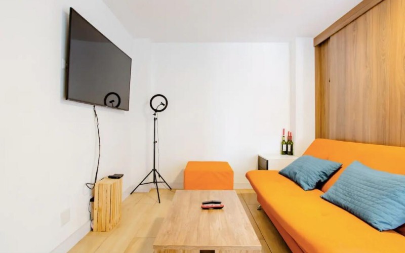 Fully Remodeled and Furnished Apartment with Private Balcony and Modern Amenities in Laureles