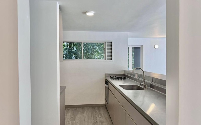 Newly Remodeled Luxury Apartment in El Poblado with Prime Location and Modern Finishes