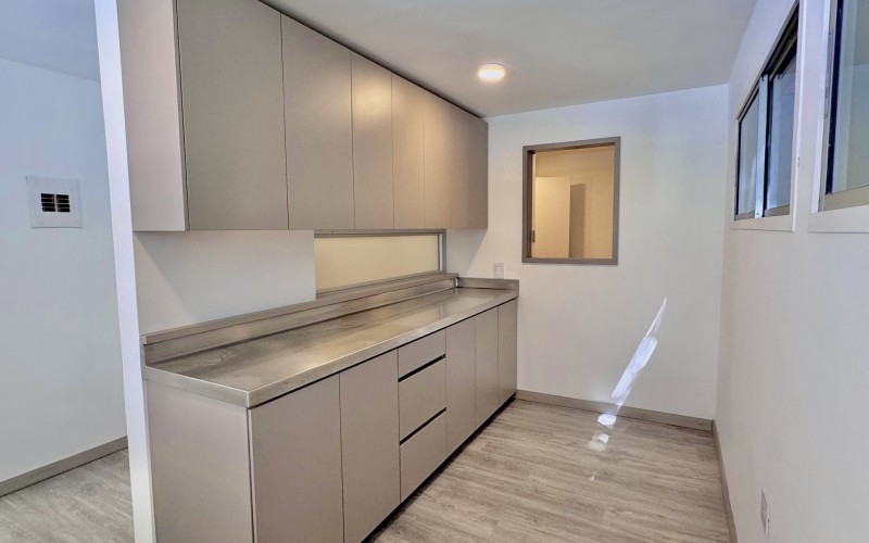 Newly Remodeled Luxury Apartment in El Poblado with Prime Location and Modern Finishes