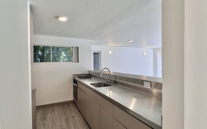 Newly Remodeled Luxury Apartment in El Poblado with Prime Location and Modern Finishes