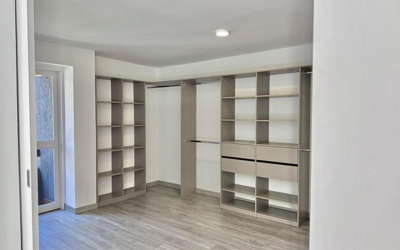 Newly Remodeled Luxury Apartment in El Poblado with Prime Location and Modern Finishes