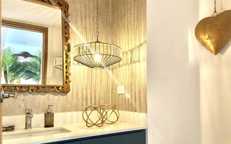 Exclusive 5 Bedroom Apartment with 360° View and Modern Amenities in El Poblado, Remodeled – 250 m²