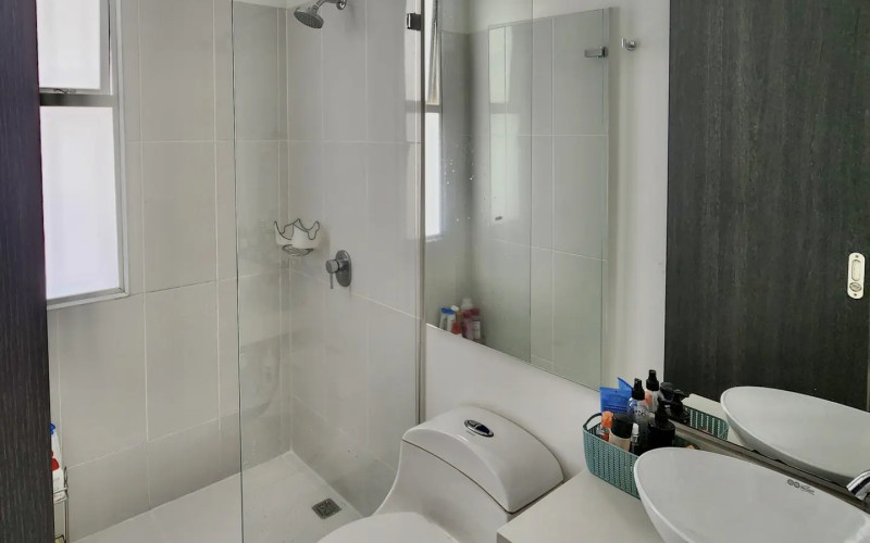 3-Story House in Gated Community in Rionegro – Spacious Living, Garden with Jacuzzi, and 24/7 Security