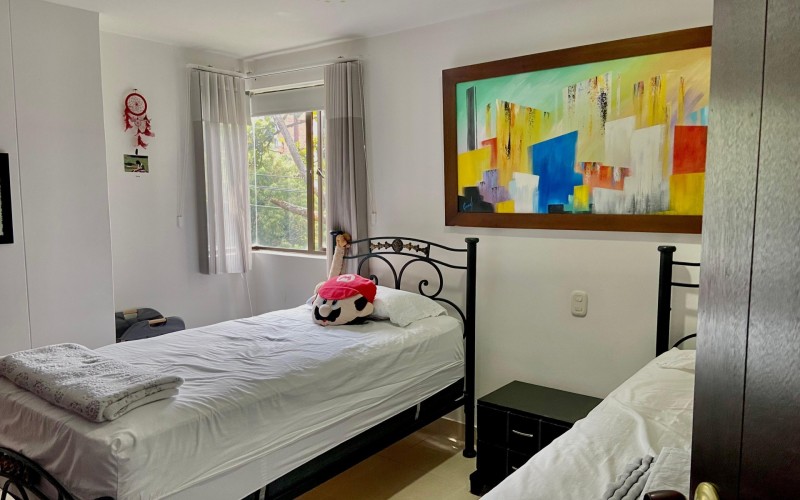 Spacious 215m2 Apartment in Exclusive Gated Community with Terrace and 4 Bedrooms in El Poblado