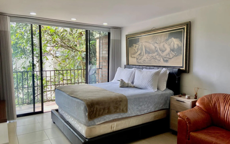 Spacious 215m2 Apartment in Exclusive Gated Community with Terrace and 4 Bedrooms in El Poblado