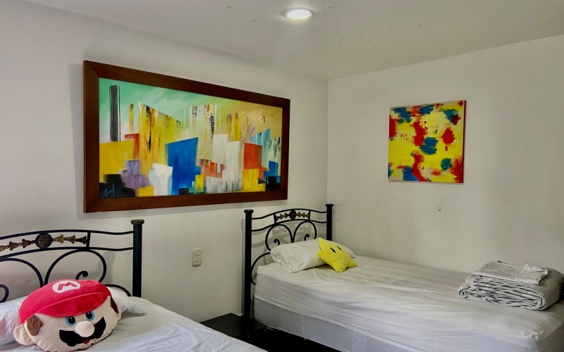 Spacious 215m2 Apartment in Exclusive Gated Community with Terrace and 4 Bedrooms in El Poblado
