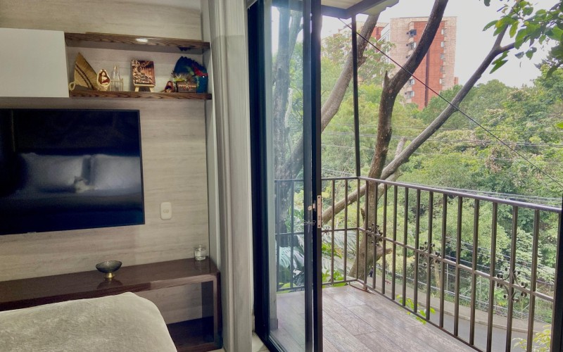 Spacious 215m2 Apartment in Exclusive Gated Community with Terrace and 4 Bedrooms in El Poblado