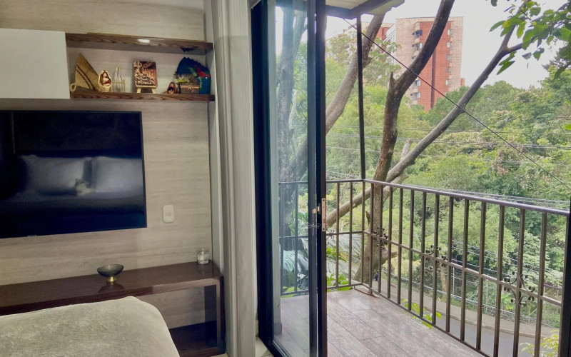 Spacious 215m2 Apartment in Exclusive Gated Community with Terrace and 4 Bedrooms in El Poblado