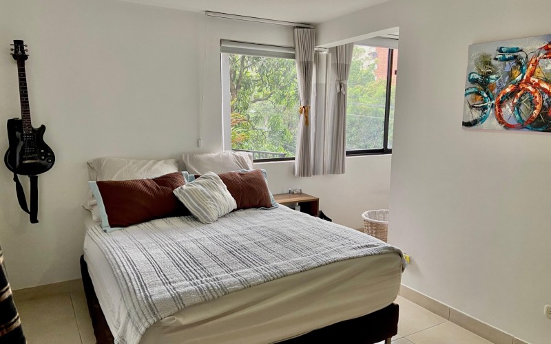 Spacious 215m2 Apartment in Exclusive Gated Community with Terrace and 4 Bedrooms in El Poblado