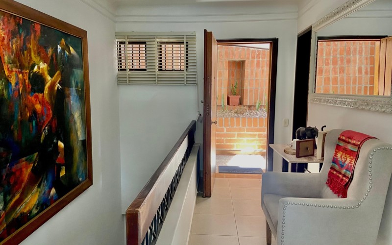 Spacious 215m2 Apartment in Exclusive Gated Community with Terrace and 4 Bedrooms in El Poblado