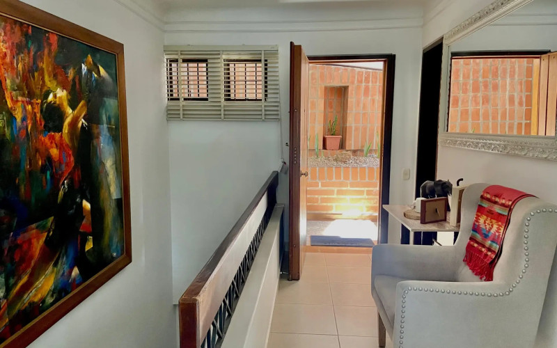 Spacious 215m2 Apartment in Exclusive Gated Community with Terrace and 4 Bedrooms in El Poblado