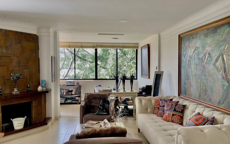 Spacious 215m2 Apartment in Exclusive Gated Community with Terrace and 4 Bedrooms in El Poblado