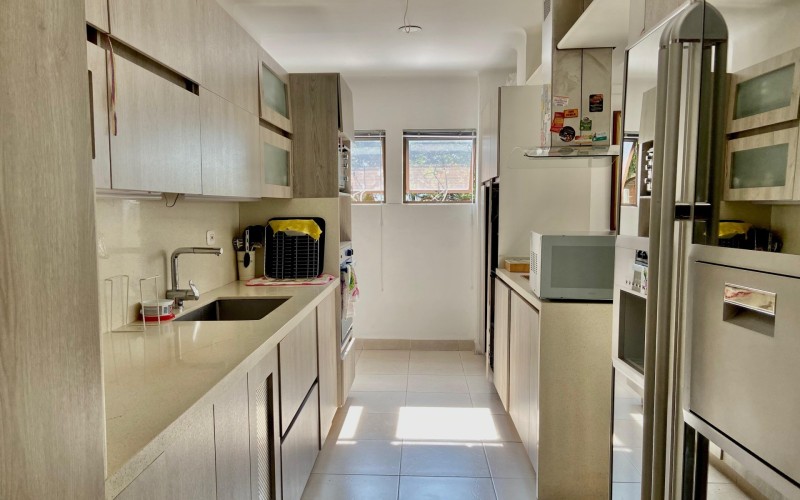 Spacious 215m2 Apartment in Exclusive Gated Community with Terrace and 4 Bedrooms in El Poblado