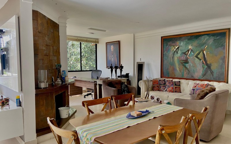 Spacious 215m2 Apartment in Exclusive Gated Community with Terrace and 4 Bedrooms in El Poblado