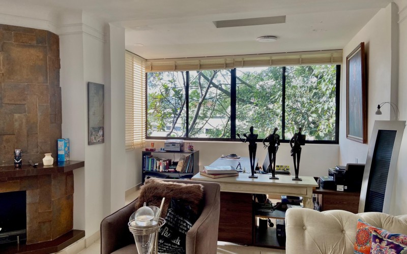 Spacious 215m2 Apartment in Exclusive Gated Community with Terrace and 4 Bedrooms in El Poblado