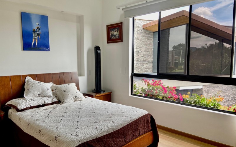 Country House in Llanogrande, Rionegro – Spacious Living, Nature, and 24/7 Security