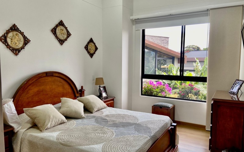 Country House in Llanogrande, Rionegro – Spacious Living, Nature, and 24/7 Security