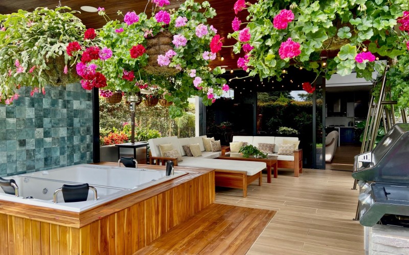 Country House in Llanogrande, Rionegro – Spacious Living, Nature, and 24/7 Security