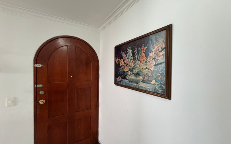 Exclusive Apartment on Vía Las Palmas: Spacious, Comfortable, and Ready for Immediate Transfer