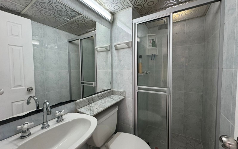 Exclusive Apartment on Vía Las Palmas: Spacious, Comfortable, and Ready for Immediate Transfer