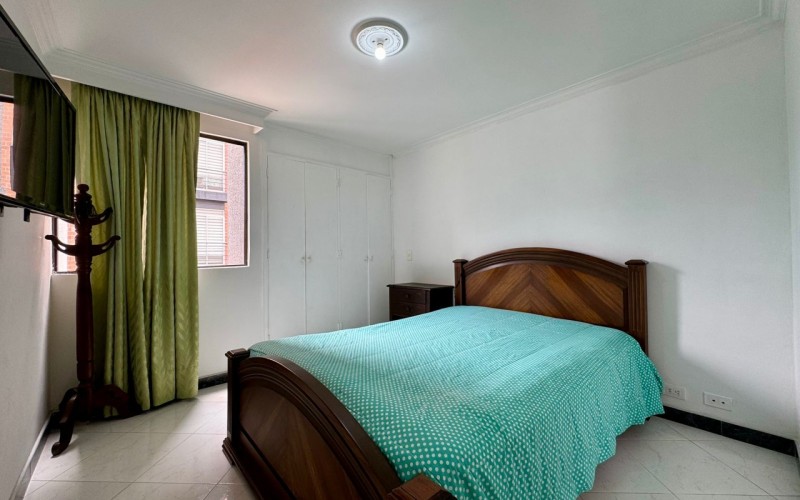 Exclusive Apartment on Vía Las Palmas: Spacious, Comfortable, and Ready for Immediate Transfer