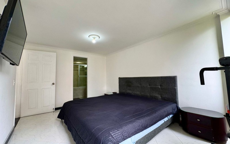 Exclusive Apartment on Vía Las Palmas: Spacious, Comfortable, and Ready for Immediate Transfer
