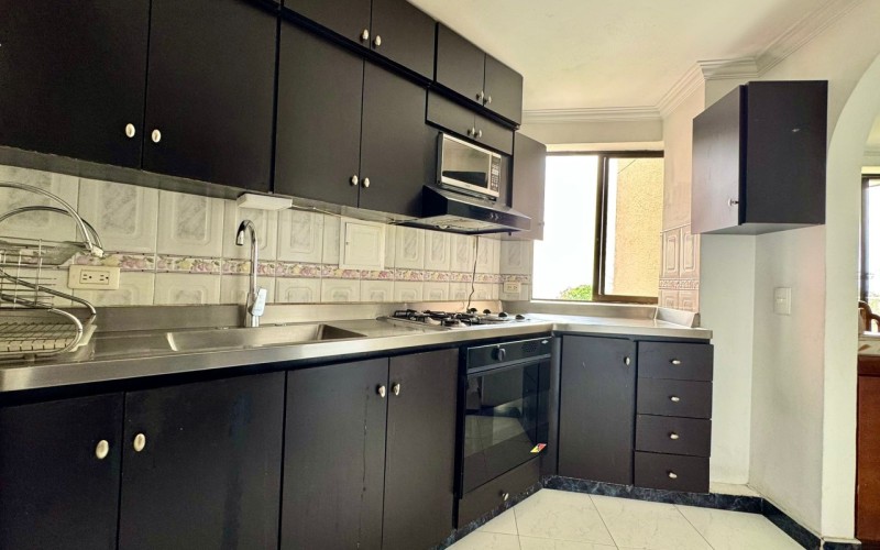 Exclusive Apartment on Vía Las Palmas: Spacious, Comfortable, and Ready for Immediate Transfer