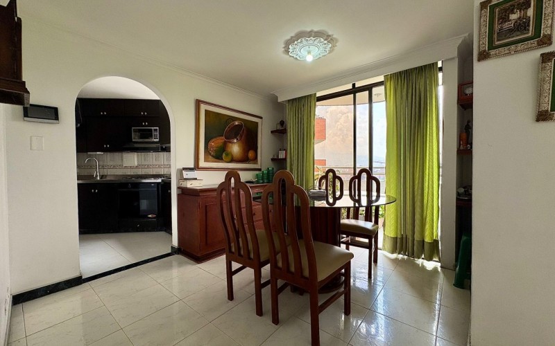 Exclusive Apartment on Vía Las Palmas: Spacious, Comfortable, and Ready for Immediate Transfer