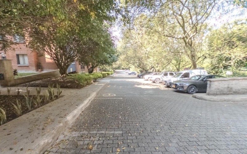 Spacious 3-Bedroom Apartment in El Poblado with Amenities, Strategic Location
