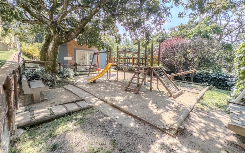 Spacious 3-Bedroom Apartment in El Poblado with Amenities, Strategic Location