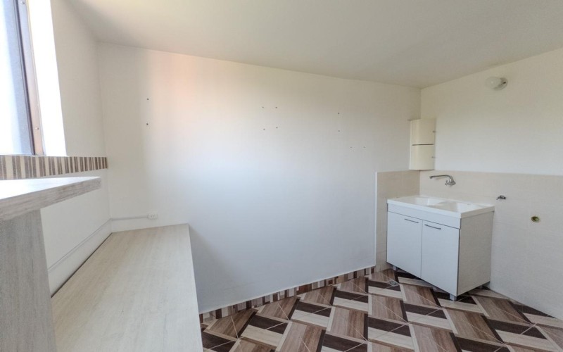 Spacious 3-Bedroom Apartment in El Poblado with Amenities, Strategic Location