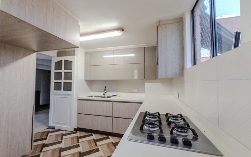Spacious 3-Bedroom Apartment in El Poblado with Amenities, Strategic Location