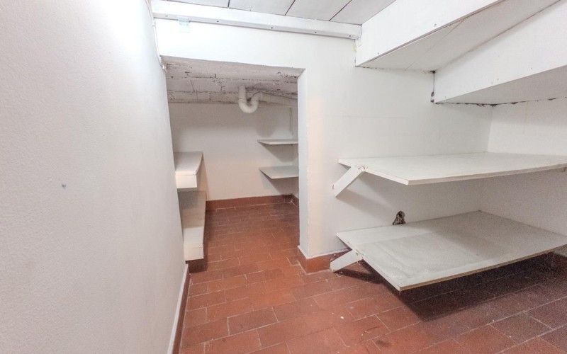 Spacious 3-Bedroom Apartment in El Poblado with Amenities, Strategic Location