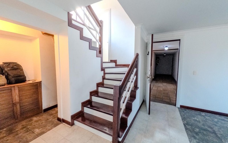 Spacious 3-Bedroom Apartment in El Poblado with Amenities, Strategic Location